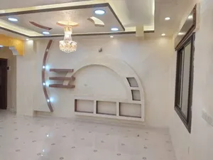 شقه مستقله طابق ثاني شبه ارضي سوبر سوبر ديلوكس للإيجار للعرسان فقط