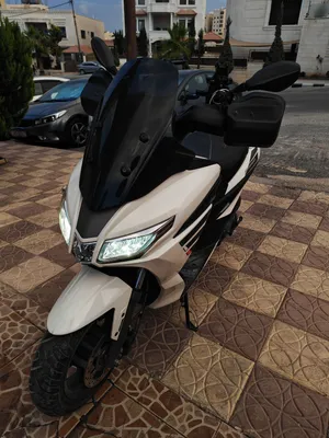 سكوتر ابريليا sxr160cc 2022خالي حوادث ما شاء الله (مرخص و مأمن)