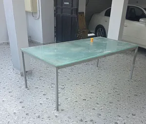للبيع طاوله المنيوم وزجاج متين 200×100