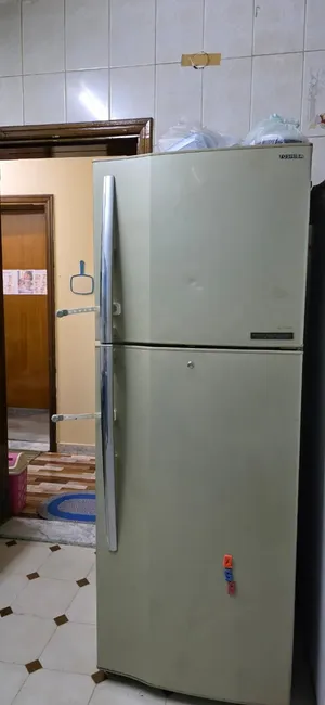 Toshiba Refrigerator with top freezer for sale.