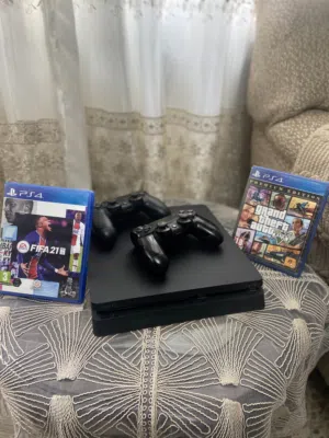 للبيع بلستيشن 4 PS4 بحالة ممتازة الموديل بلستيشن 4 سلم مع سيديين جيتي اي 5 و فيفا 21 مع لبلستيشن