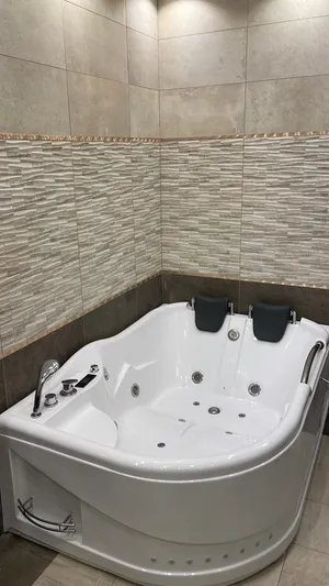 جاكوزي شبه جديد لم يستخدم