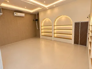 محل للايجار مساحة 54 متر ببوشر مجهز كمطعم جاهز
