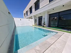 فرصة مميزة فيلا حديثه بتشطيبات راقية طابقين+روف في أجمل مناطق الظهير /ref 1563