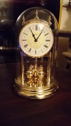 مجموعة مقتنيات للبيع للمهتمين
