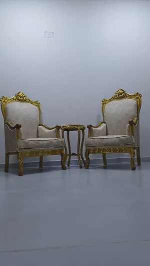 أثاث مصري كلاسيكي للبيع عدد 2 مع طاولة فقط