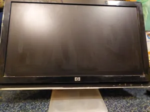 شاشه hp للكمبيوتر و كيبورد اصلي