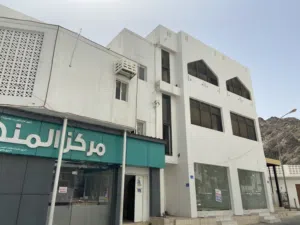 فرصة استثنائية للمستثمر الذكي بناية في قلب مطرح سلطنة عمان واجهة السياحة البحرية