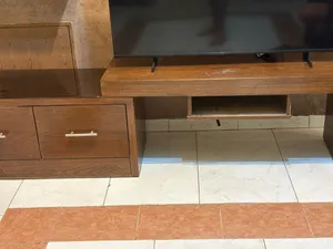 طاولة تلفزيوم ثقيله