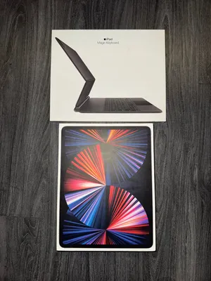 iPad Pro M1 12.9” 256GB + Magic Keyboard  حالة ممتازه