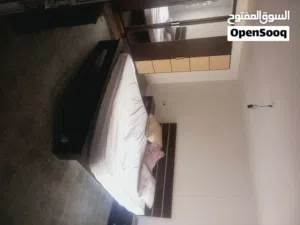 شقة مفروشه جزئيا ارضيه بن عاشور  للايجار 2000 دينار