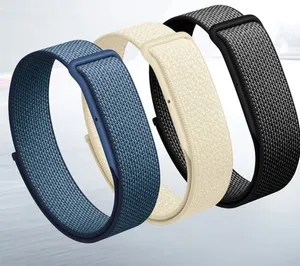 لدي أساور GOOGLE FIT BIT سبع ألوان متوفره