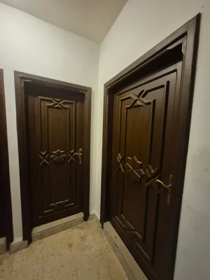 شقه بمدخلين طابق اول في عماره من أربع شقق