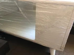 طاولة وسط ابيض