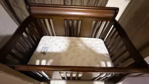 سرير طفل نظيف جدا استعمال قليل