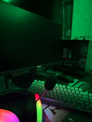 استعمال شهرين pc gamingللبيع حجمو مناسب ع جميع المكاتب مواصفات ممتازه جدا