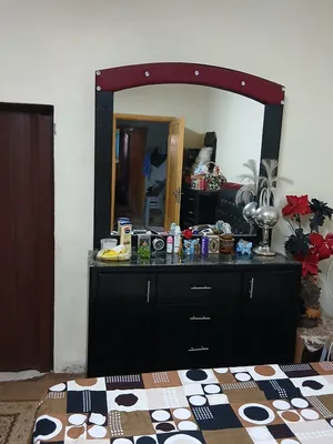 غرفه نوم خشبها ثقيل نظيفه للبيع