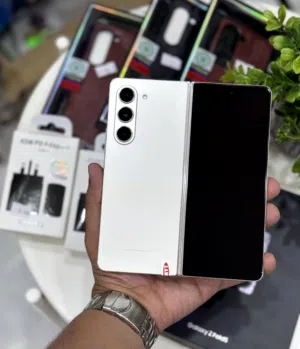 عرض خاص : Samsung Z fold 5 256gb هاتف بحالة الوكالة بدون اي شموخ أو مشاكل مع ضمان و ملحقات بأقل سعر