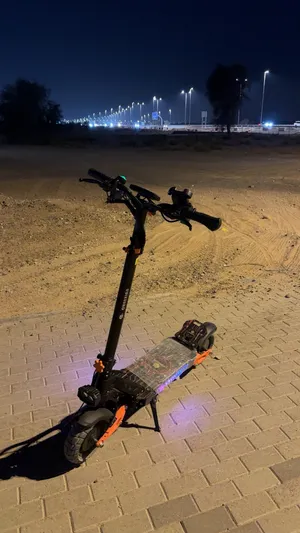 سكوتر اوكسجين (مكينتين) (يحتاج بطاريه وسعرها تقريبا من 300-500 والسكوتر سعره غالي ومبرمج برمجة امنة!