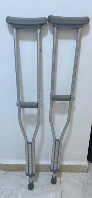 حذاء بديل الجبيره ووكر وعكازات طبيه