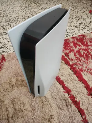 بلايستيشن فايف  (  CD ) تحديث 13.20 جهاز ربي يبارك معاه يده الاصليه والخيوط   للبيع فقط حرق