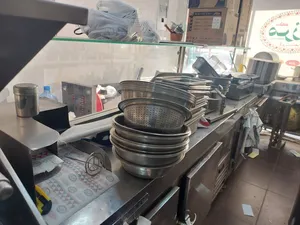 عدة مطعم كامل للبيع بحال الجديد