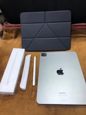 ايباد iPad 11 pro 2022 m2 للبيع قطع  البورد في عطل كل اشي فيه اصلي معه قلم ابل والكفر الاصلي