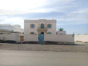 للبيع: منزل طابقين بالمعبيلة الجنوبية - خط أول على شارع رئيسي