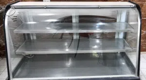 ثلاجة عرض حجم وسط