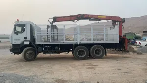 للبيع شاحنة مع رافعة كرين طابوق  Truck with  Palfinger Crane