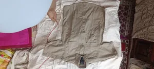 قميص  لونه بيج  فخم  قماشها ثقيله صناعه بنجلاديش