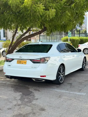 للجادين فقط للبيع لكزس جي اس f اصل سياره نظيفه جدا وممشى بسيط