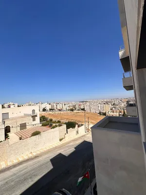 شفة مميزة باطلالة بانورامية باعلى مناطق ضاحية الرشيد واجهة غربية جنوبية بمساحة 195 م للبيع