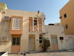 للبيع بيت استثماري مميز في الرفاع الشرقي