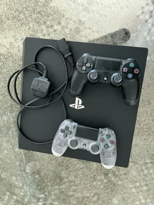 PS4 Pro very good condition with two controllers بلاي ستيشن 4 برو