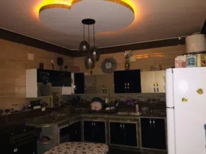 ارض سكنية مساحتها1000مقام عليها منزل مسقوف300متر بالاضافه ارض معها مساحتها400م الاجمالي1400م دافنية