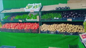 ستاندات خضار وفواكه للبيع مناسبه جدا وروعه في تصفيط البضاعه