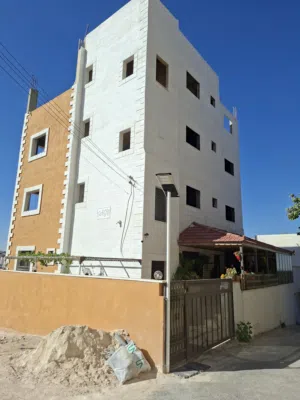 بناية للبيع