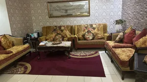طقم كنب بحاله جيده وقابل للمساومه