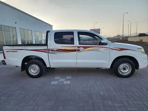 Used Toyota Hilux in Al Dakhiliya