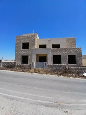 فيلا للبيع  خلف مدارس العالميه طريق المطار