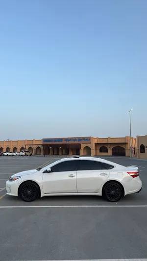 تويوتا أفالون 2014 XLE صالون سيدان برخصة أمريكية بحالة ممتازة
