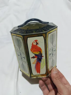 علبة بسكويت أصلية تاريخ الصنع 1960