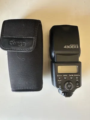 للبيع فلاش Canon Speedlite 430EX II الأصلي، بحالة ممتازة وتقريبا غير مستخدم