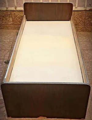 سرير نوم صغير نفر للبيع