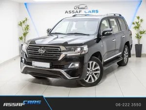Toyota Land Cruiser 2017 VX-S  السيارة وارد و بحالة الوكالة و قطعت مسافة 167,000 كم فقط
