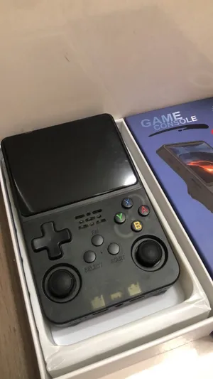 For Sale R36HD Game Console Brand New in the box. 25,000 classic games, 128GB Storage