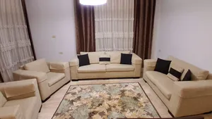 طقم كنب و طقم كورنر بحاله جيده