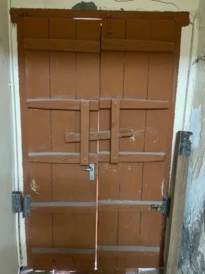 باب خشب خارجي بطراز بحريني قديم صنع يدوي (انتيك)