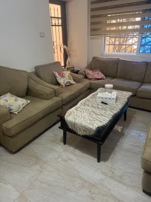 طقم كنب بحالة جيدة جدا دانلوب للبيع بسعر مغري